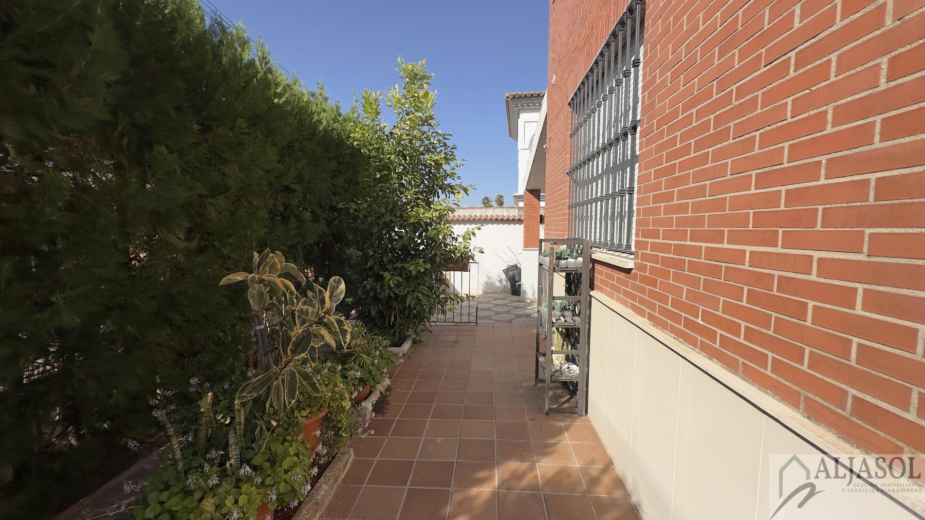 Venta de chalet en Bollullos de la Mitación