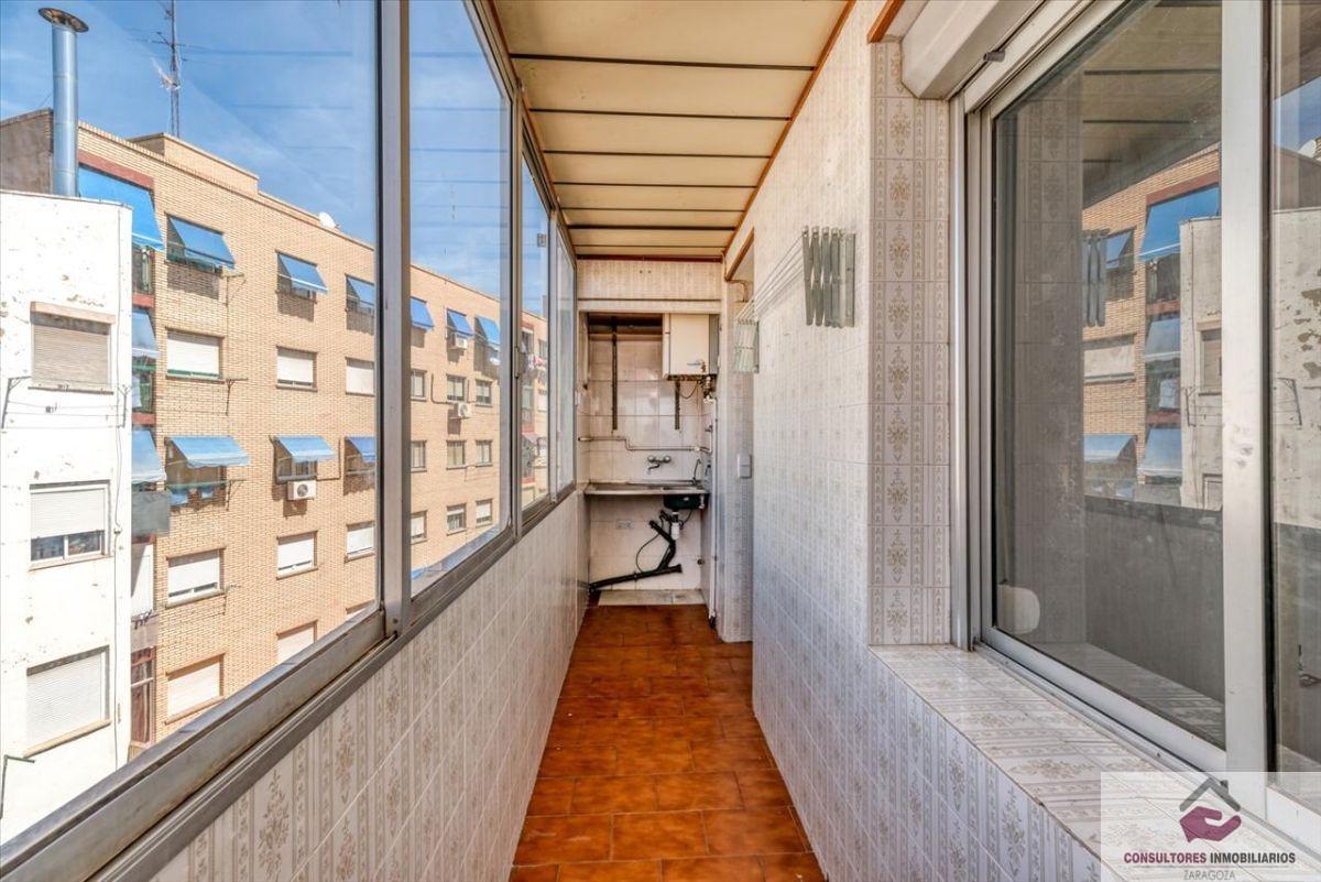 For sale of flat in Zaragoza