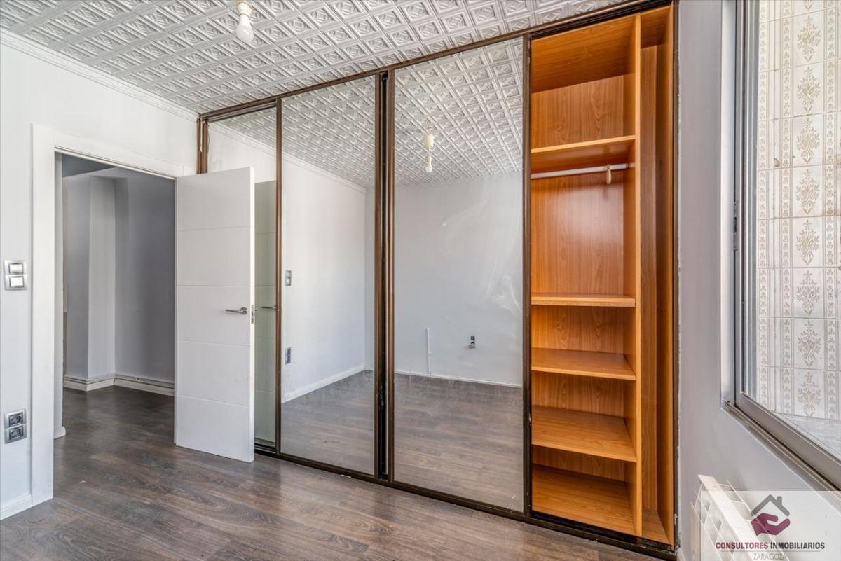 For sale of flat in Zaragoza