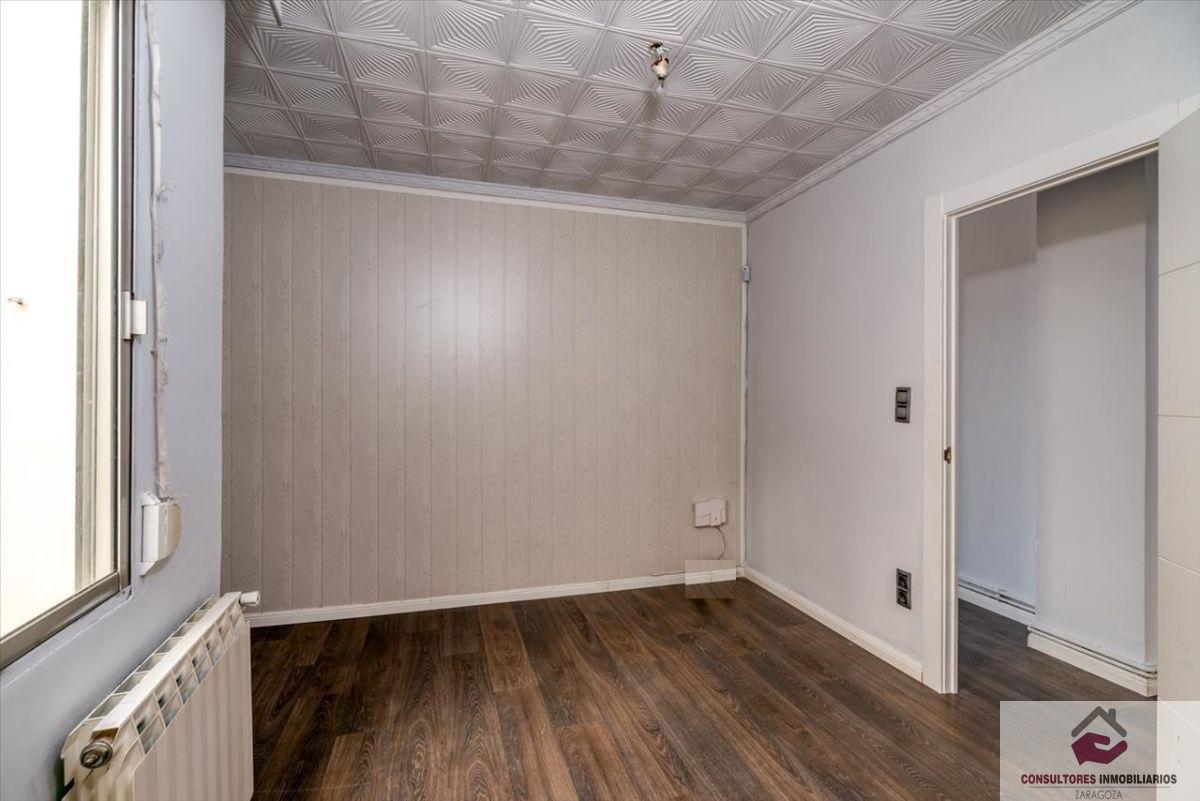 For sale of flat in Zaragoza