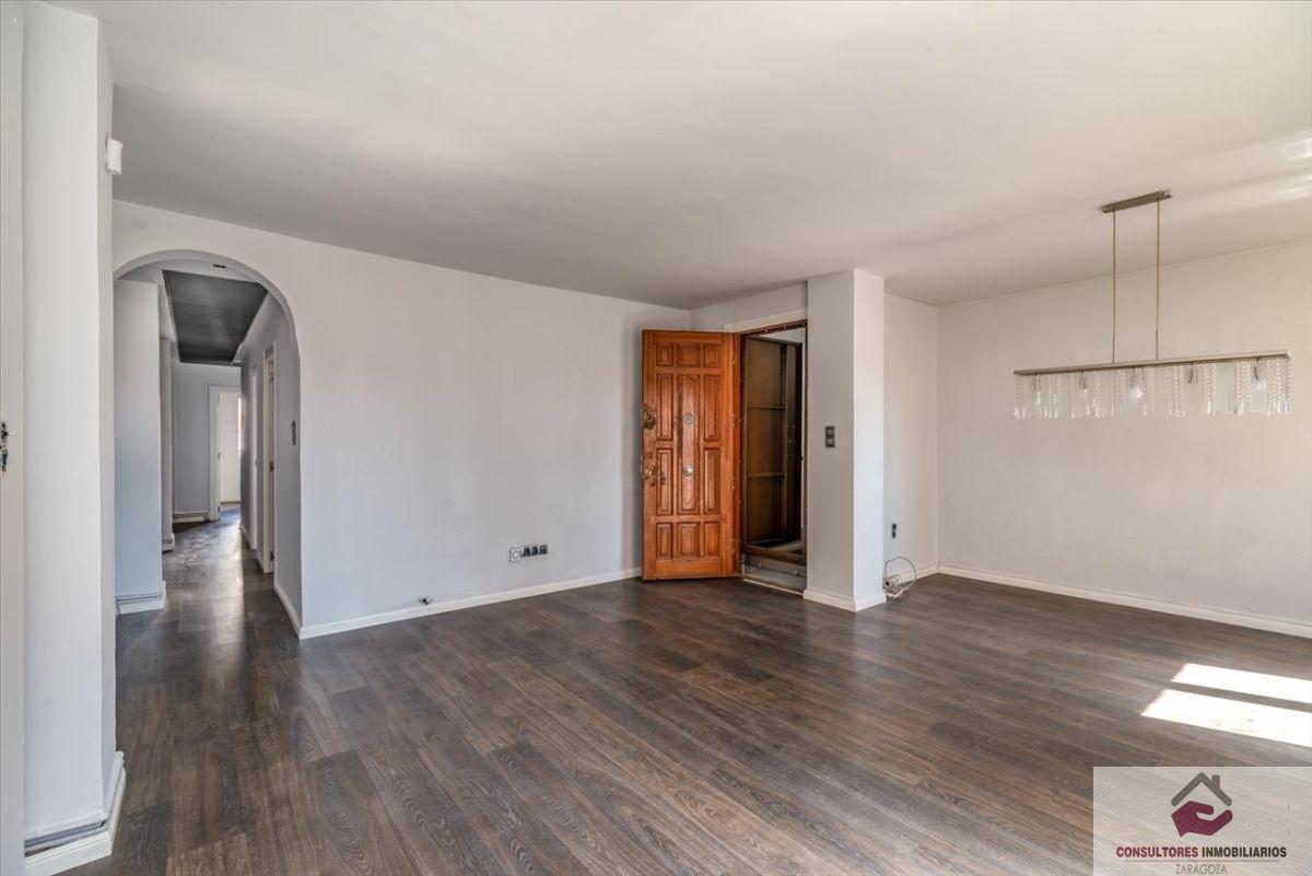 For sale of flat in Zaragoza