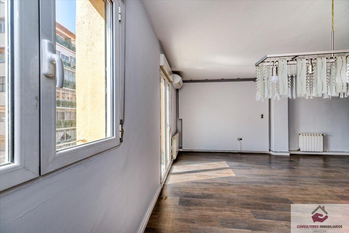 For sale of flat in Zaragoza