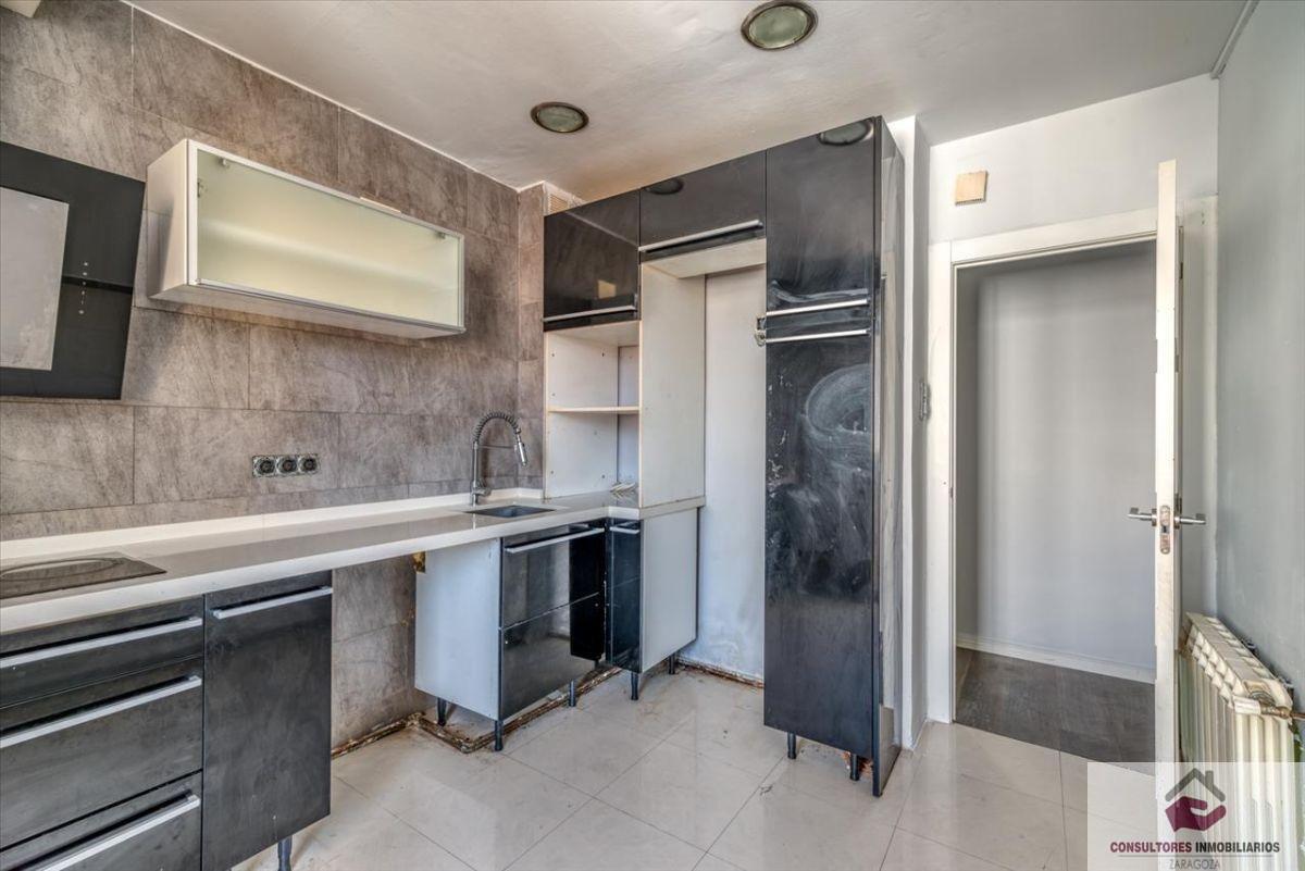 For sale of flat in Zaragoza