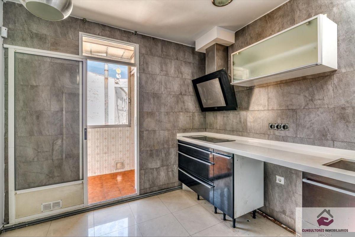 For sale of flat in Zaragoza