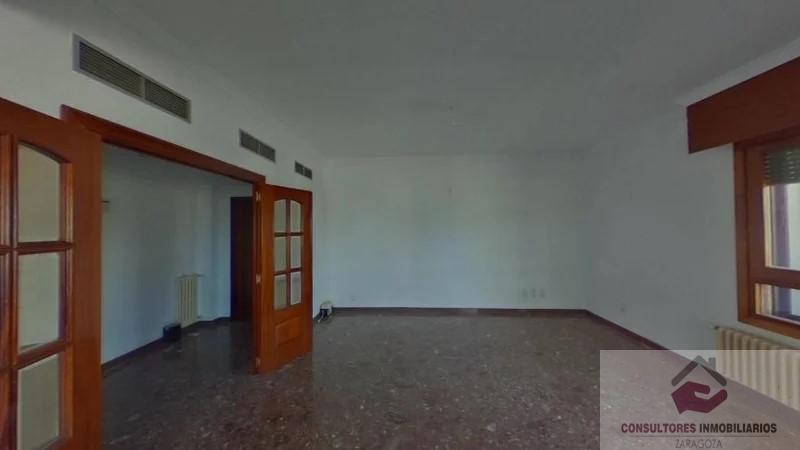 For sale of flat in Zaragoza