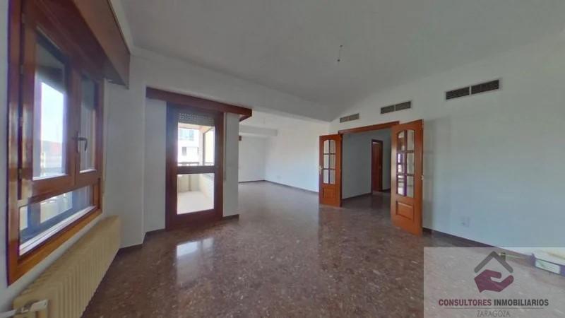 For sale of flat in Zaragoza