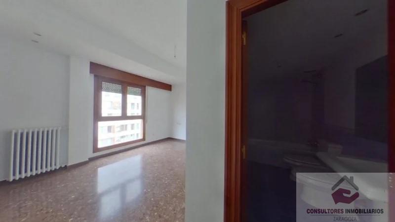 For sale of flat in Zaragoza