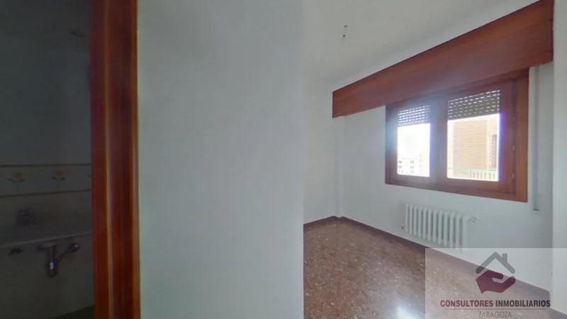 For sale of flat in Zaragoza