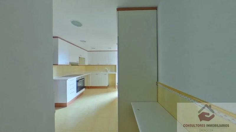 For sale of flat in Zaragoza
