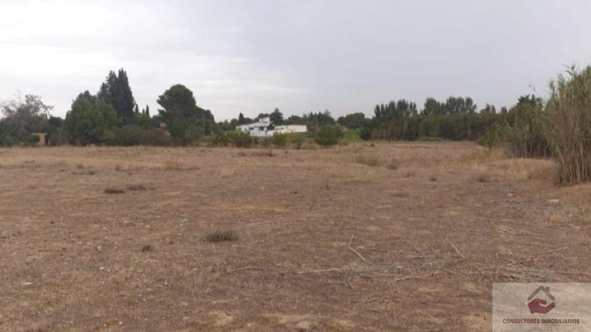 For sale of land in Zaragoza