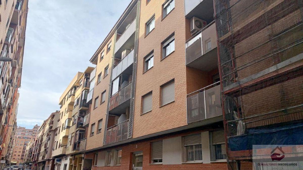 For sale of penthouse in Zaragoza