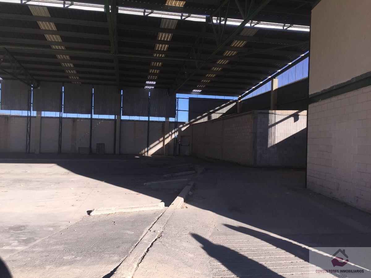 Venta de nave industrial en Zuera