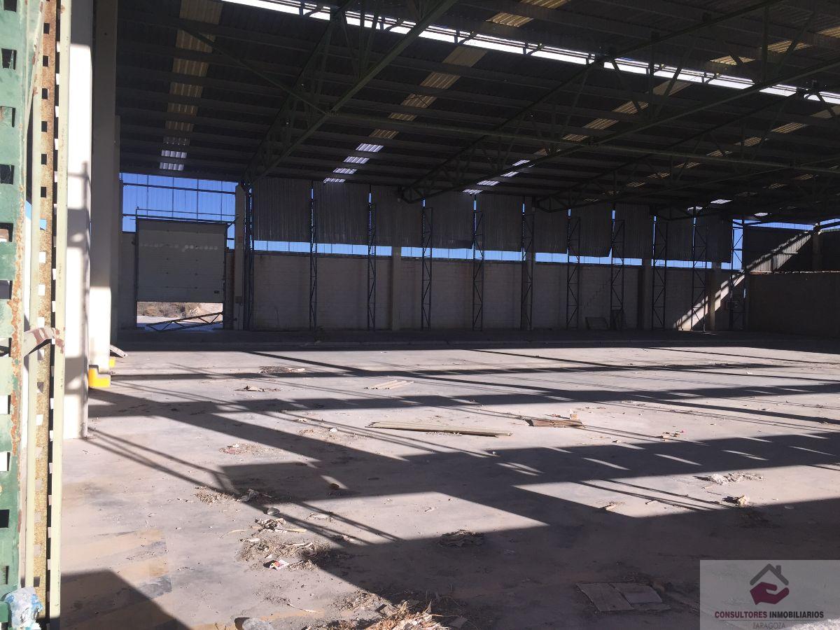 Venta de nave industrial en Zuera