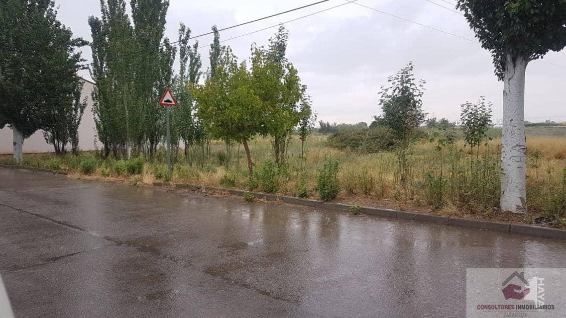 For sale of land in Luceni