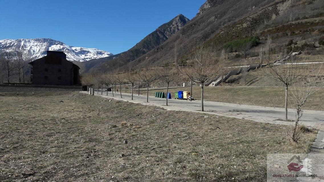 For sale of land in Benasque