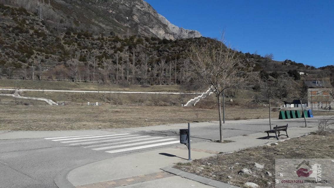 For sale of land in Benasque