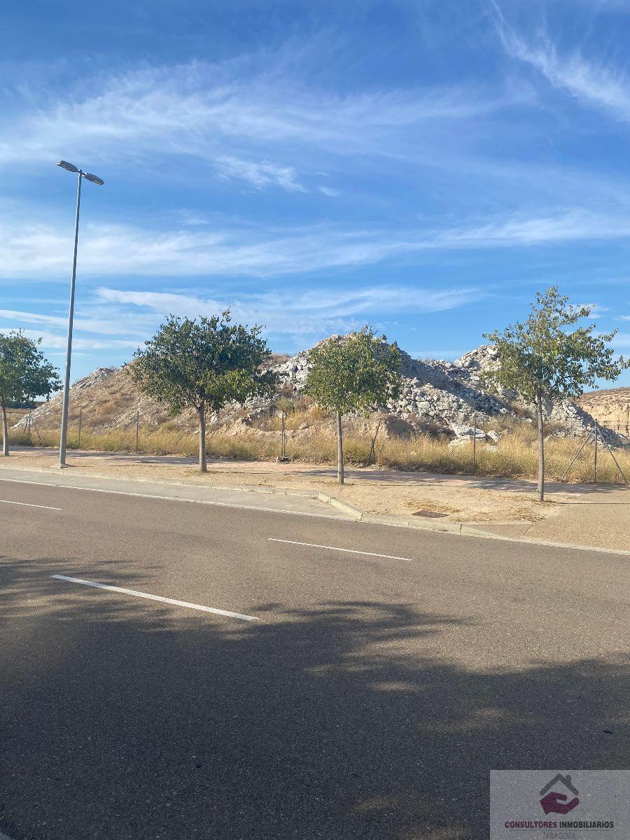 For sale of land in Zaragoza
