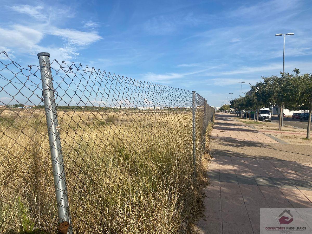 For sale of land in Zaragoza