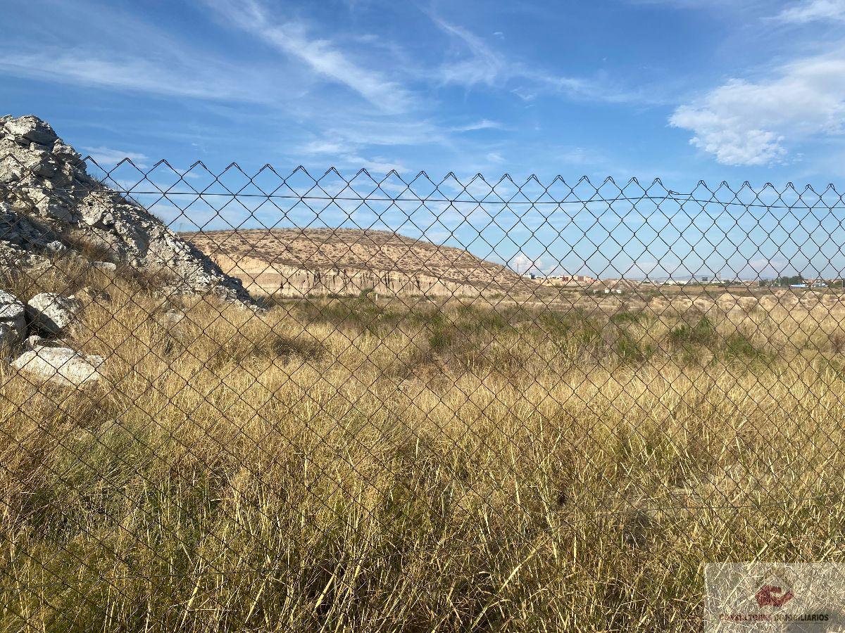 For sale of land in Zaragoza