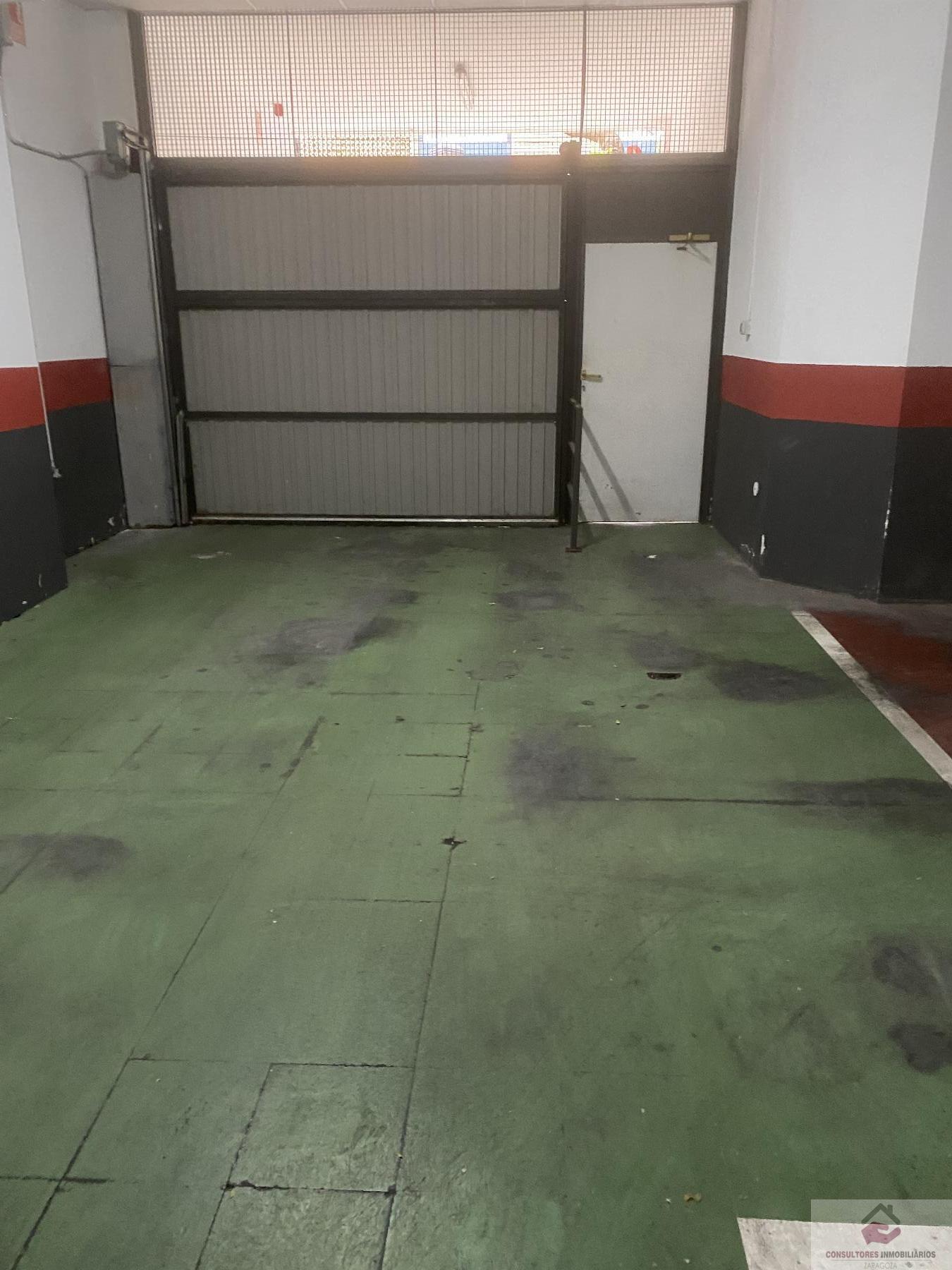 For sale of garage in Zaragoza