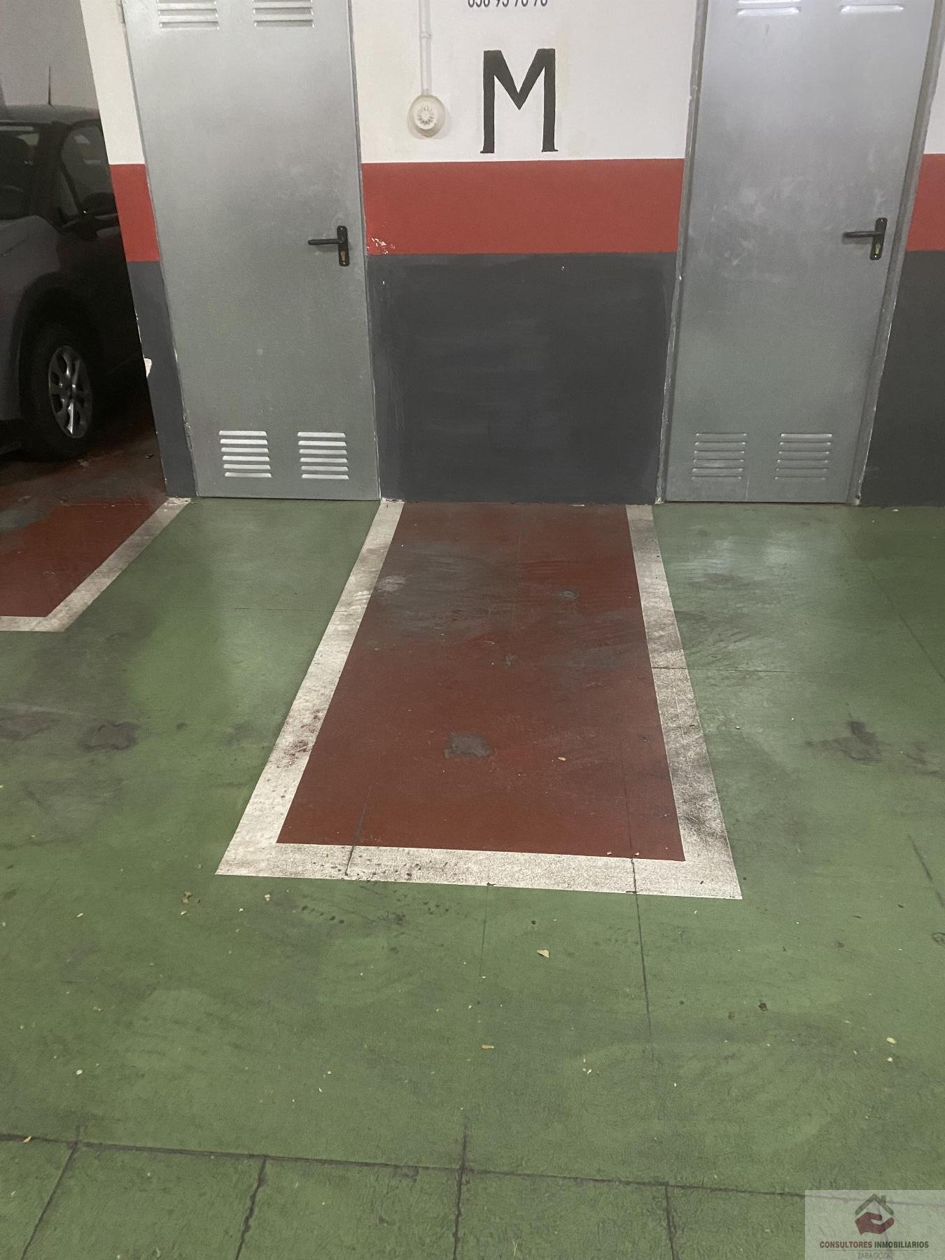 For sale of garage in Zaragoza