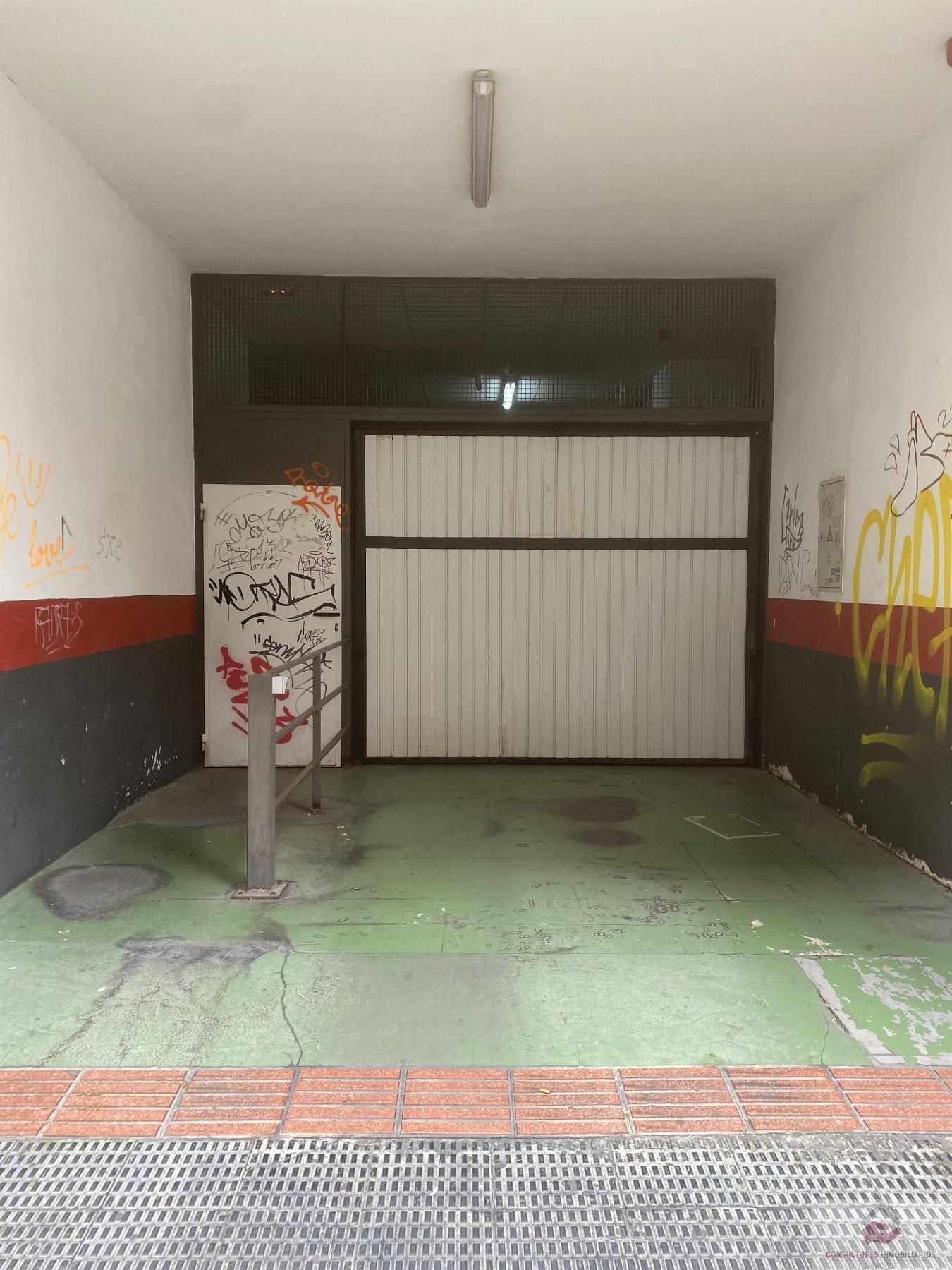 For sale of garage in Zaragoza