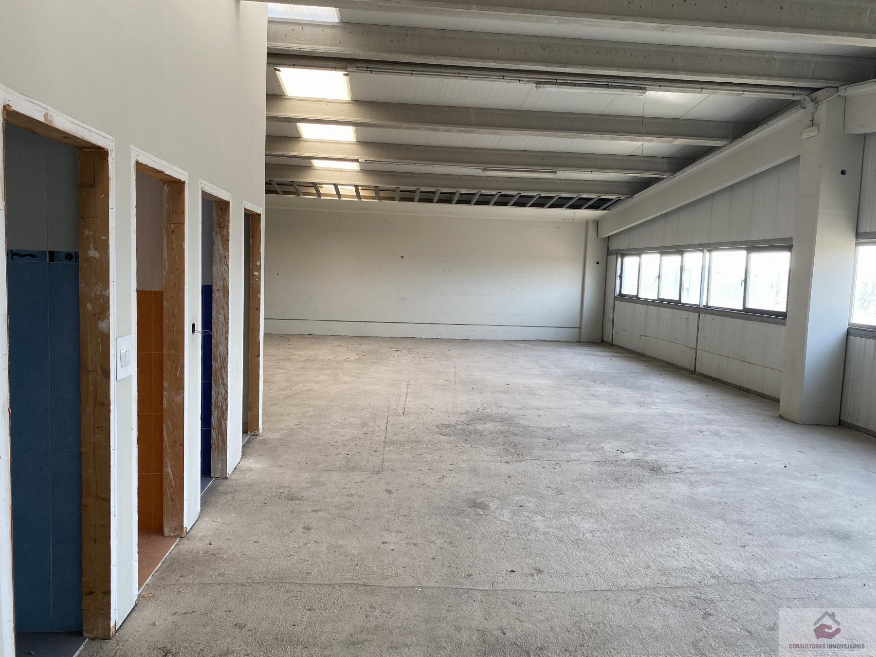 For sale of industrial plant/warehouse in UTEBO