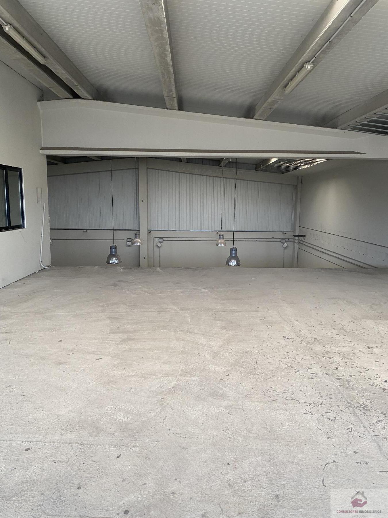 For sale of industrial plant/warehouse in UTEBO