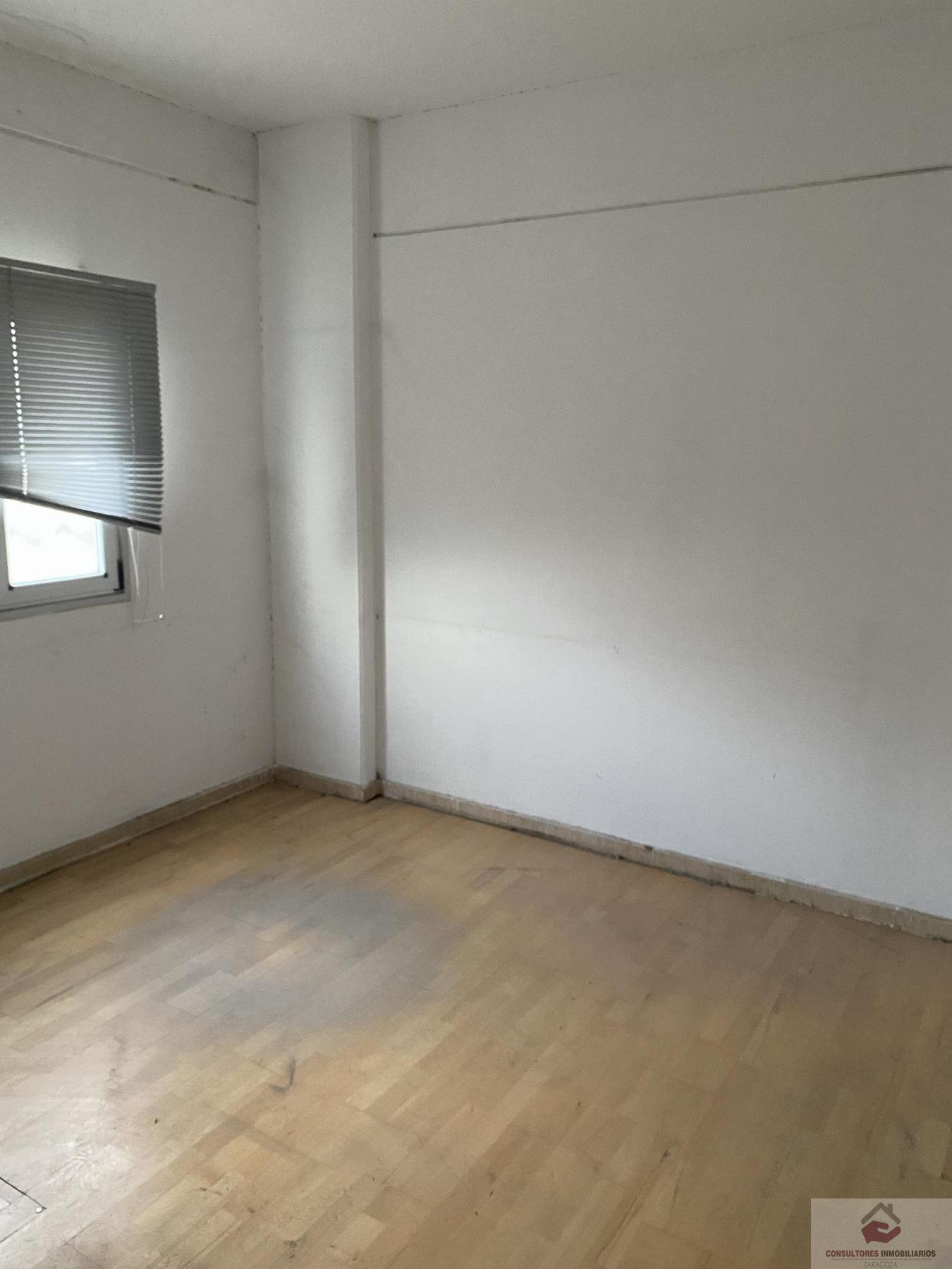 For sale of industrial plant/warehouse in UTEBO