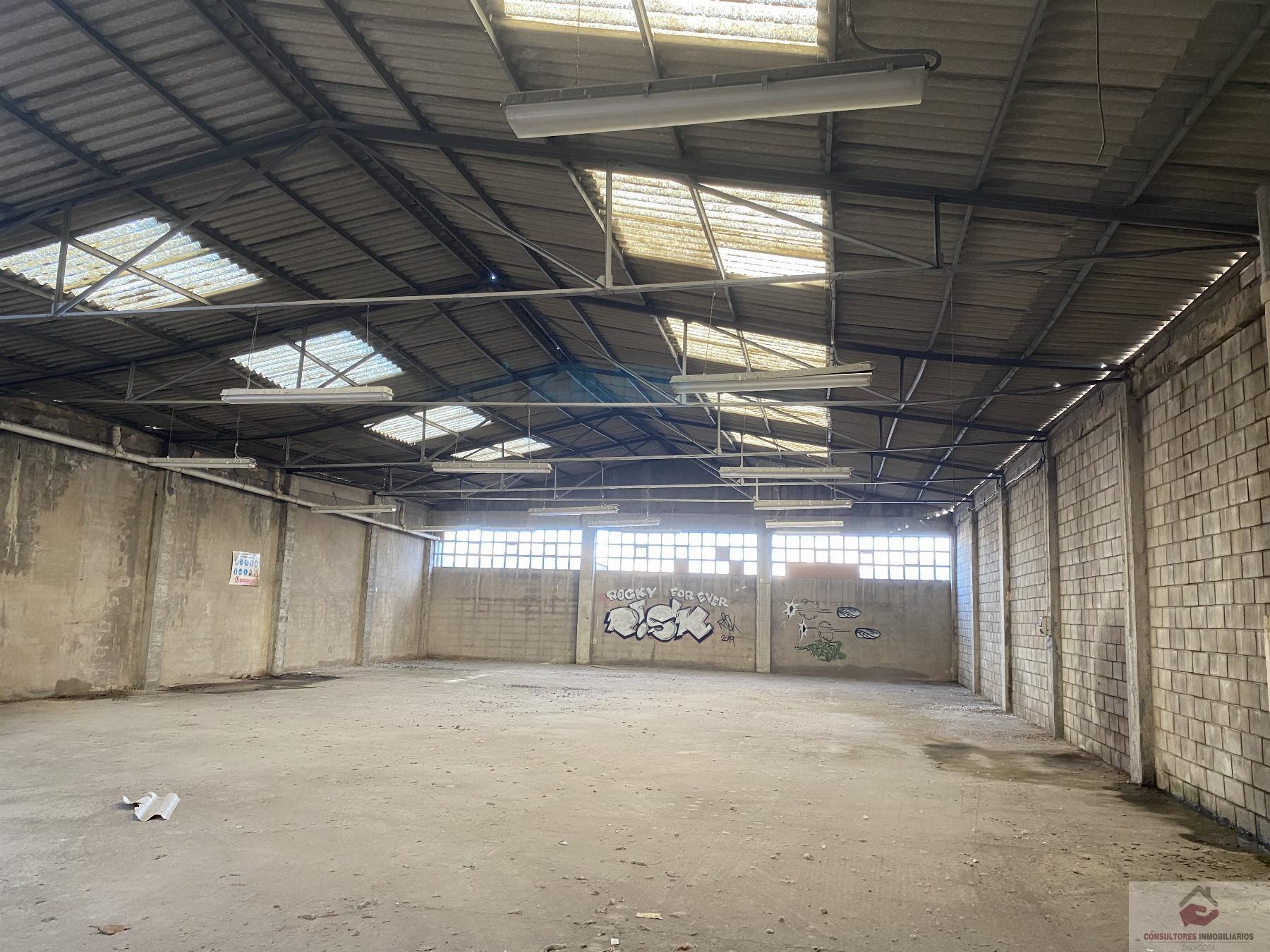 Venta de nave industrial en Cuarte de Huerva