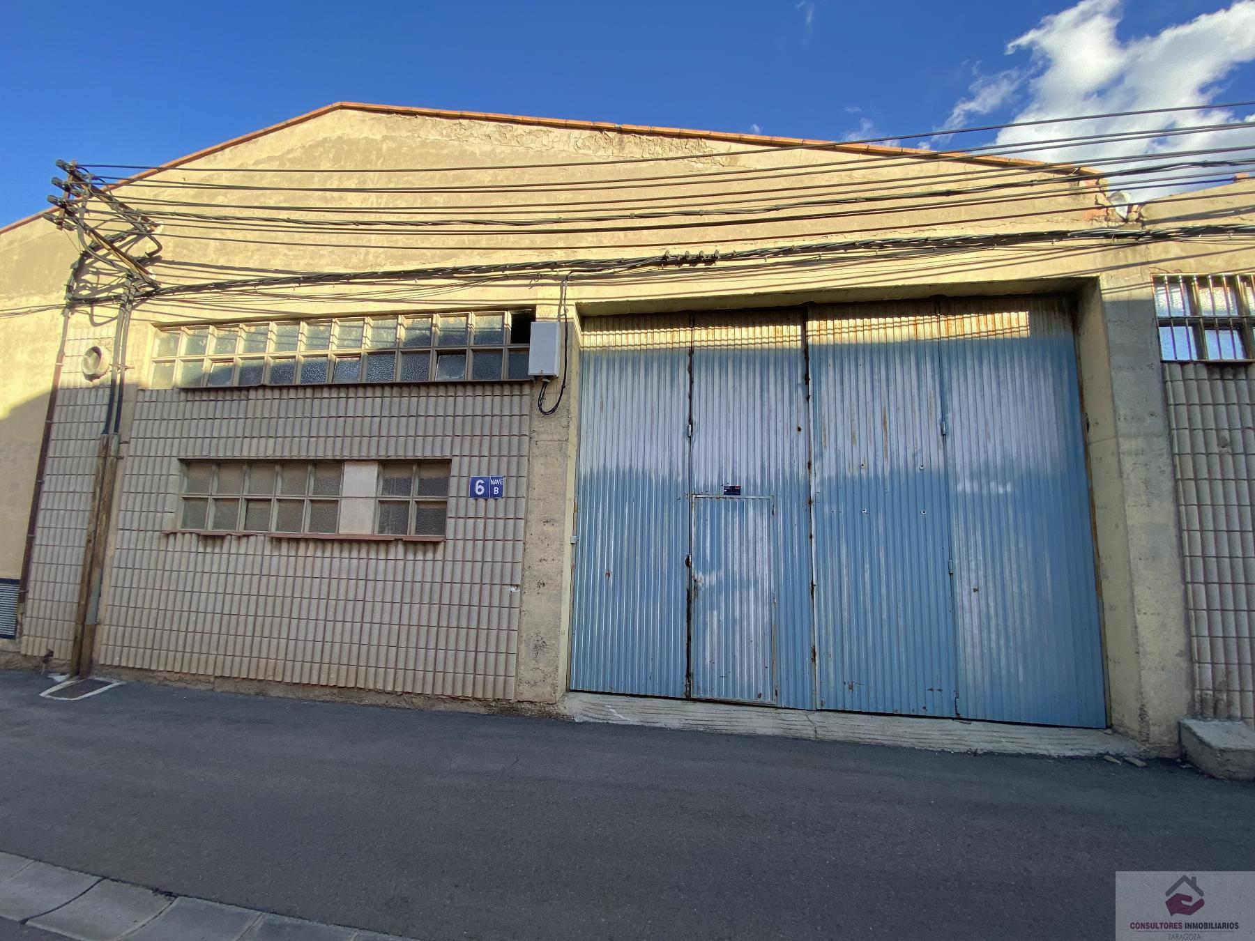 Venta de nave industrial en Cuarte de Huerva