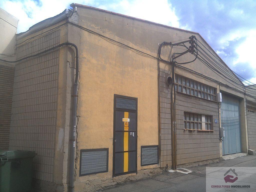 Venta de nave industrial en Cuarte de Huerva