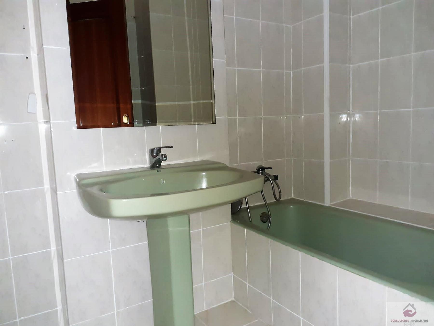 For sale of flat in Zaragoza