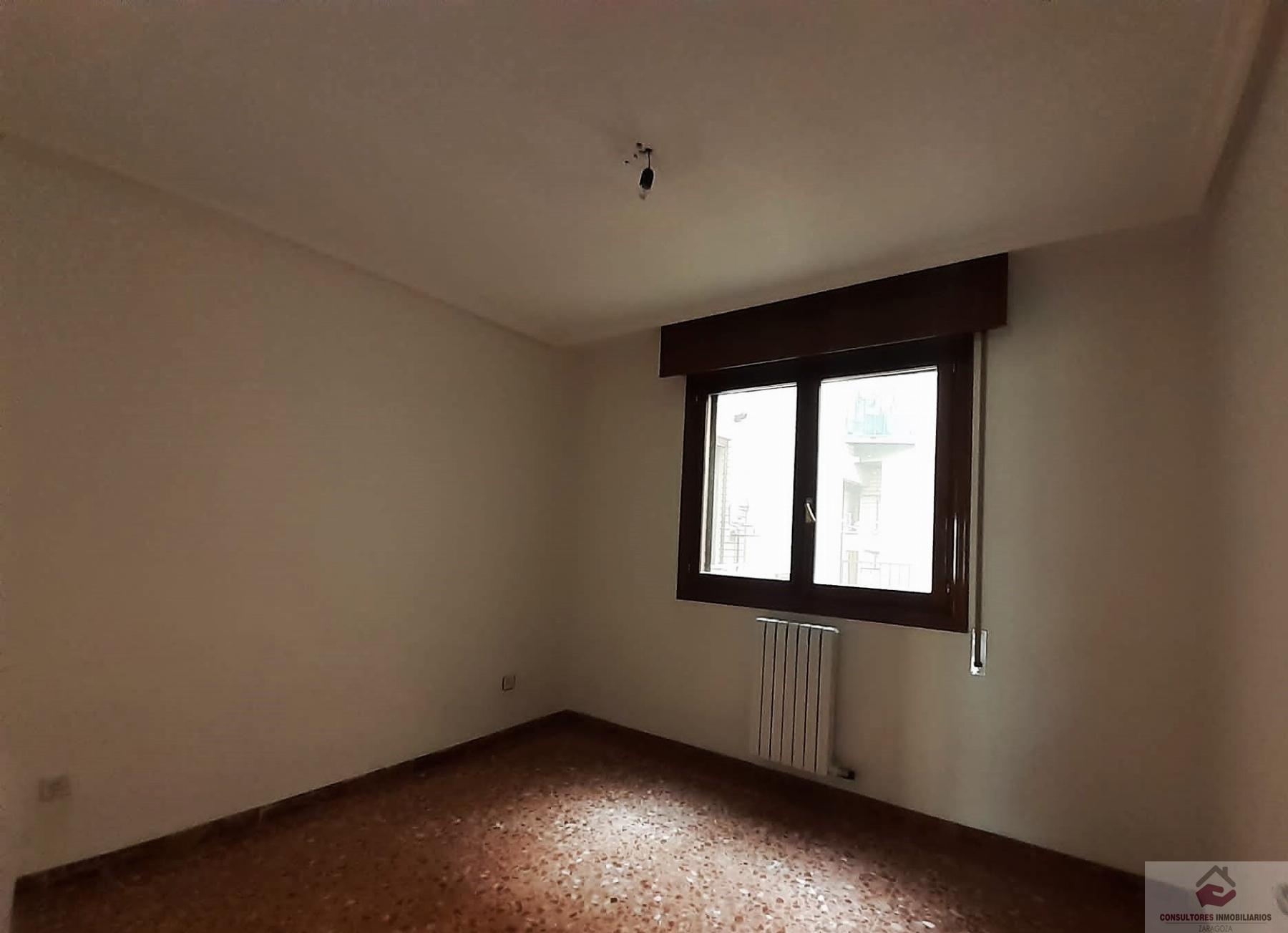 For sale of flat in Zaragoza