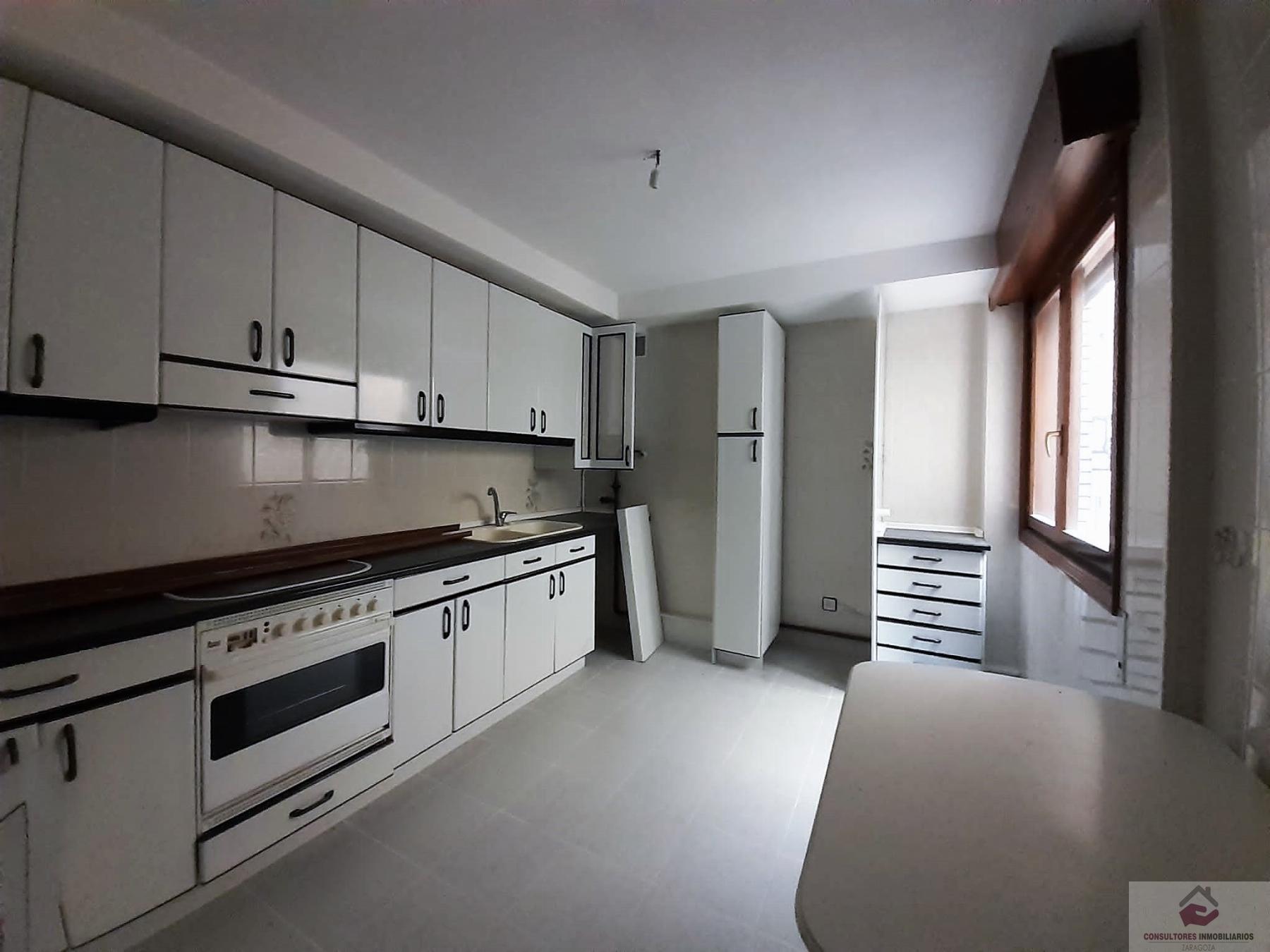 For sale of flat in Zaragoza