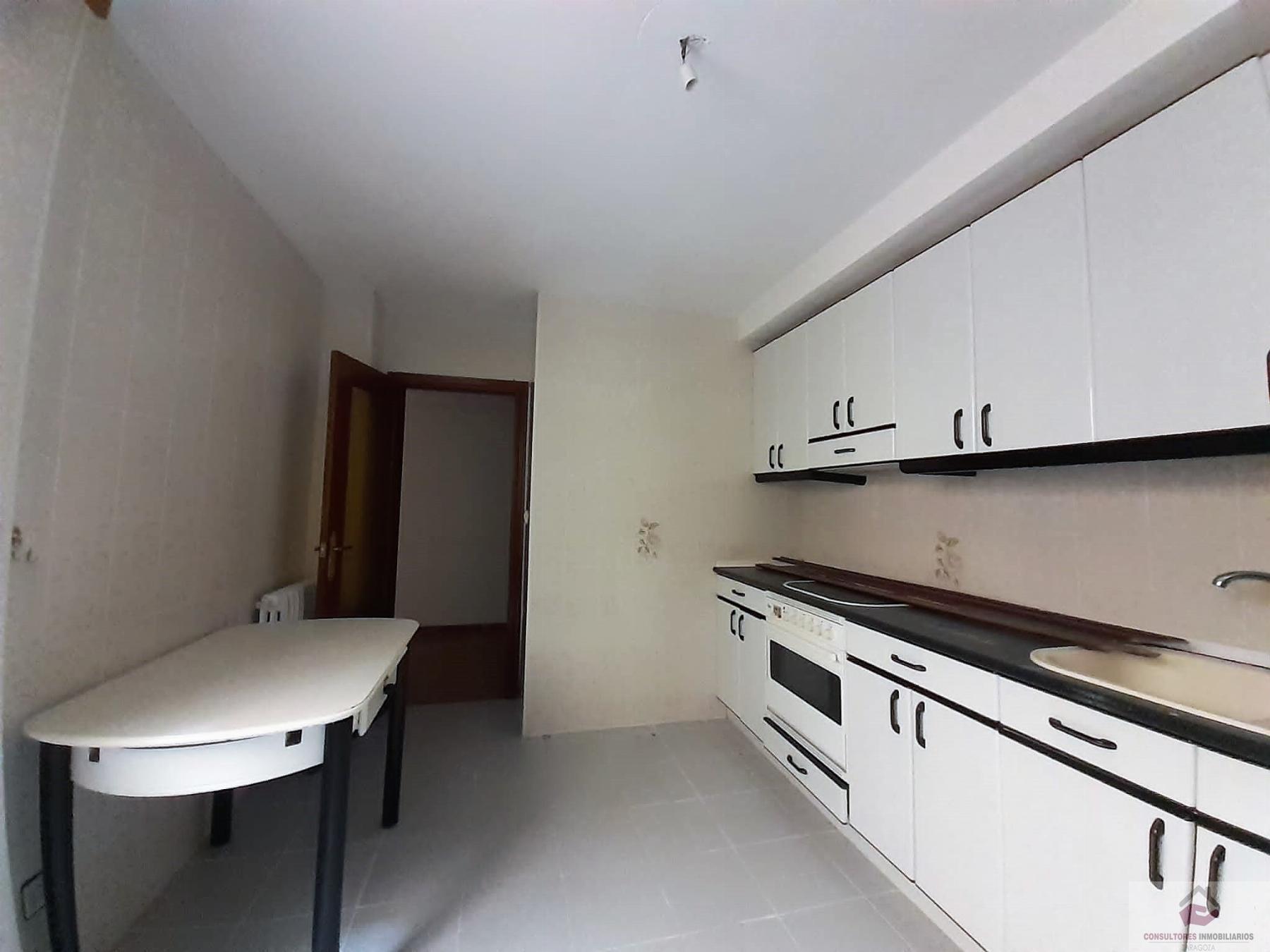 For sale of flat in Zaragoza