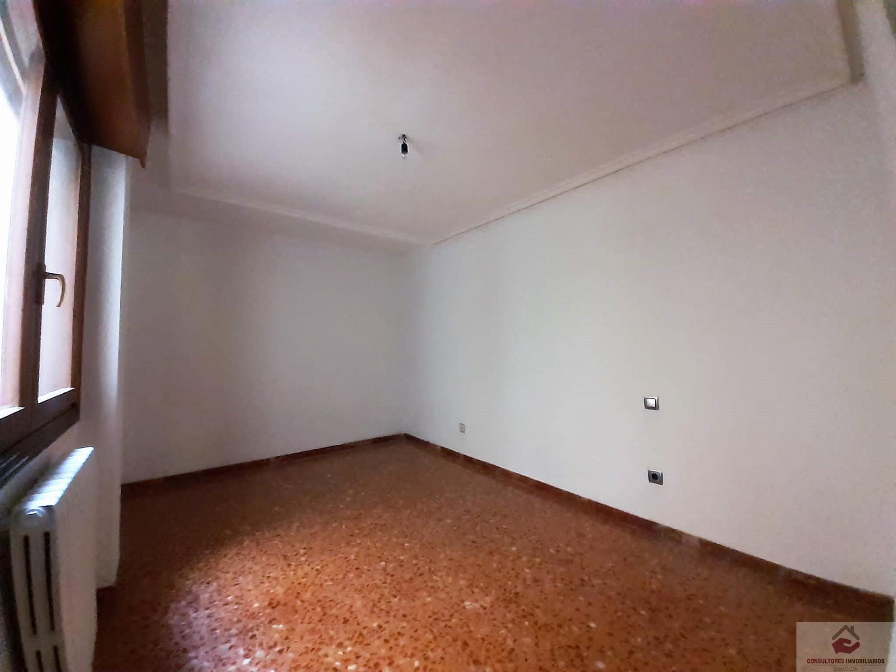 For sale of flat in Zaragoza