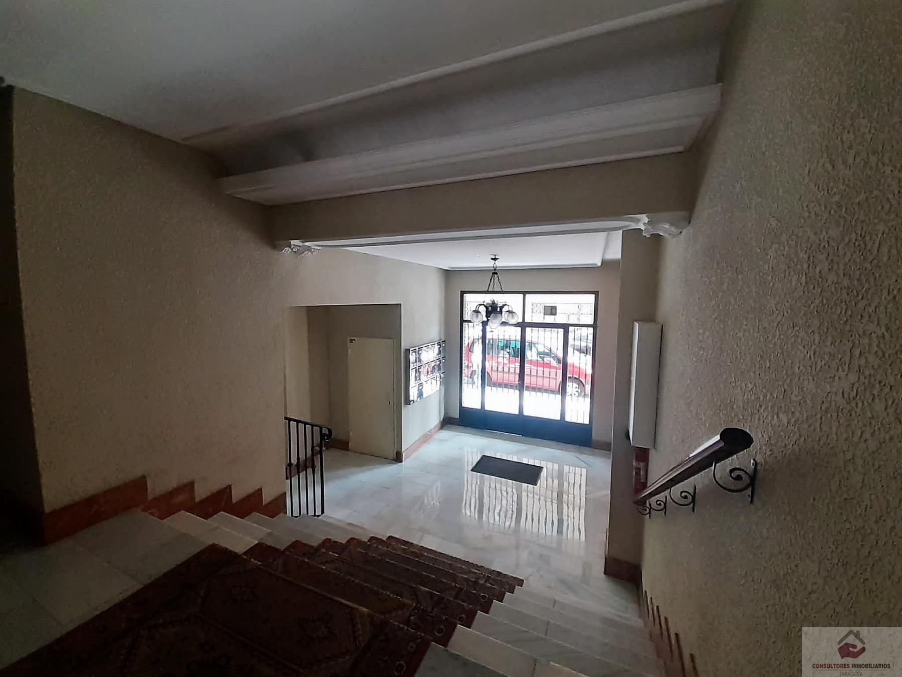 For sale of flat in Zaragoza