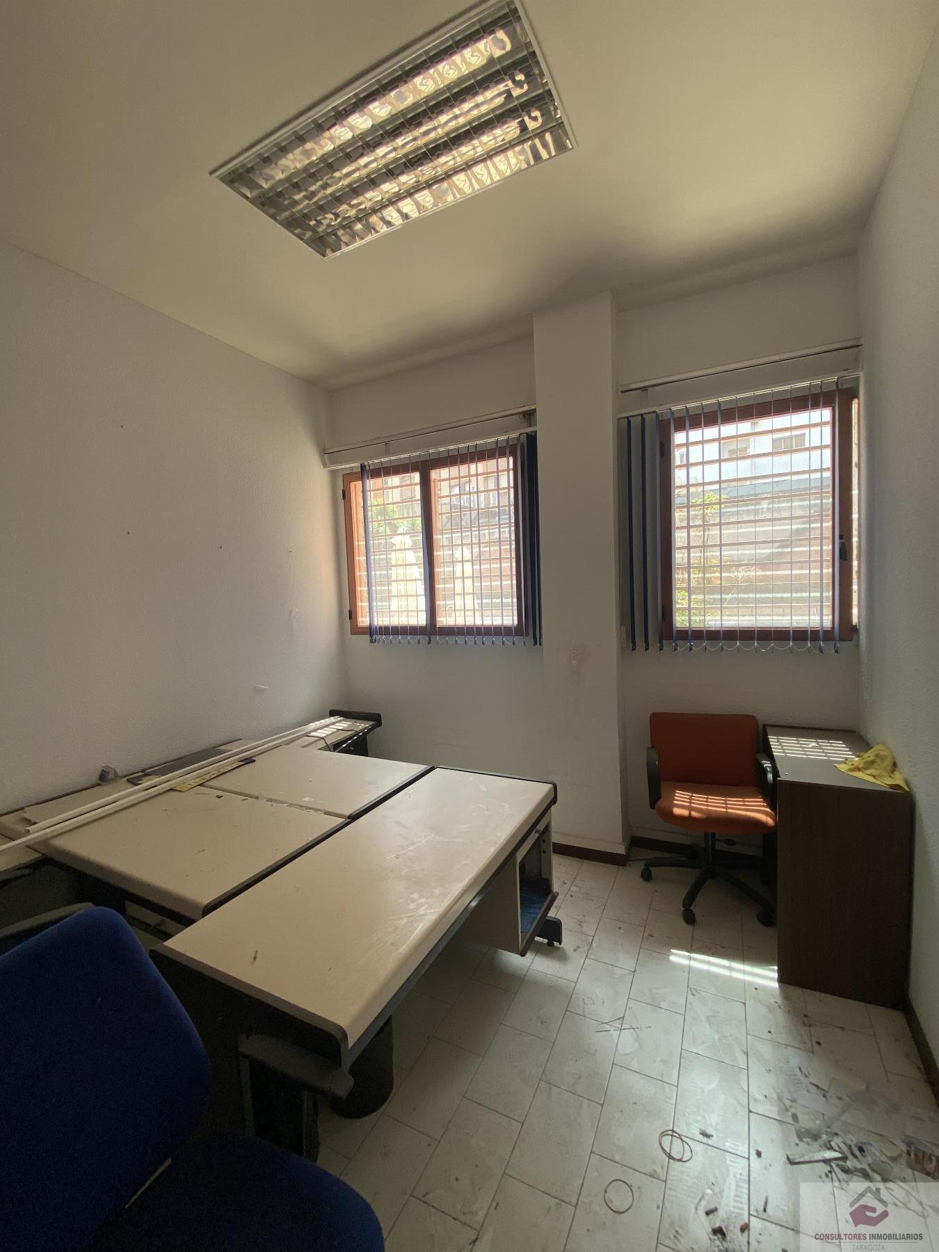 For sale of office in Zaragoza