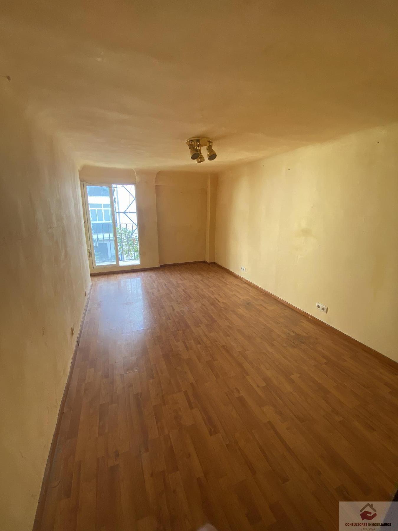 For sale of flat in Zaragoza