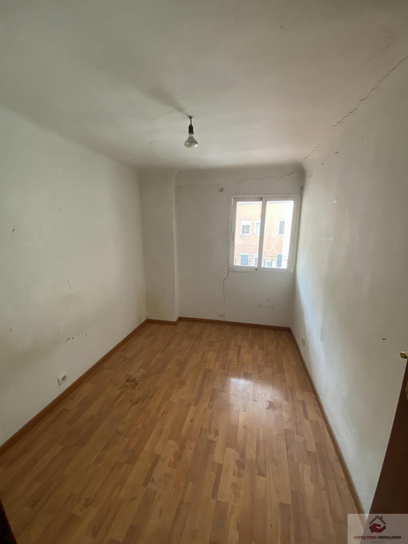 For sale of flat in Zaragoza