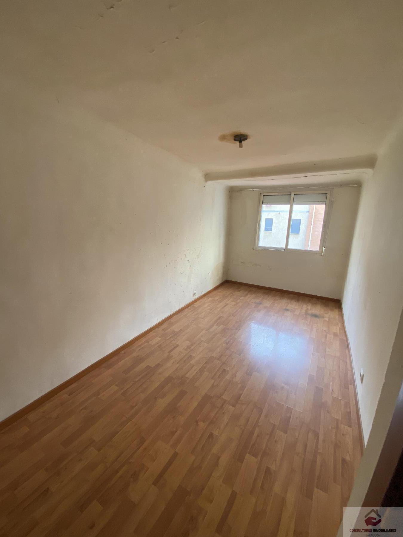 For sale of flat in Zaragoza