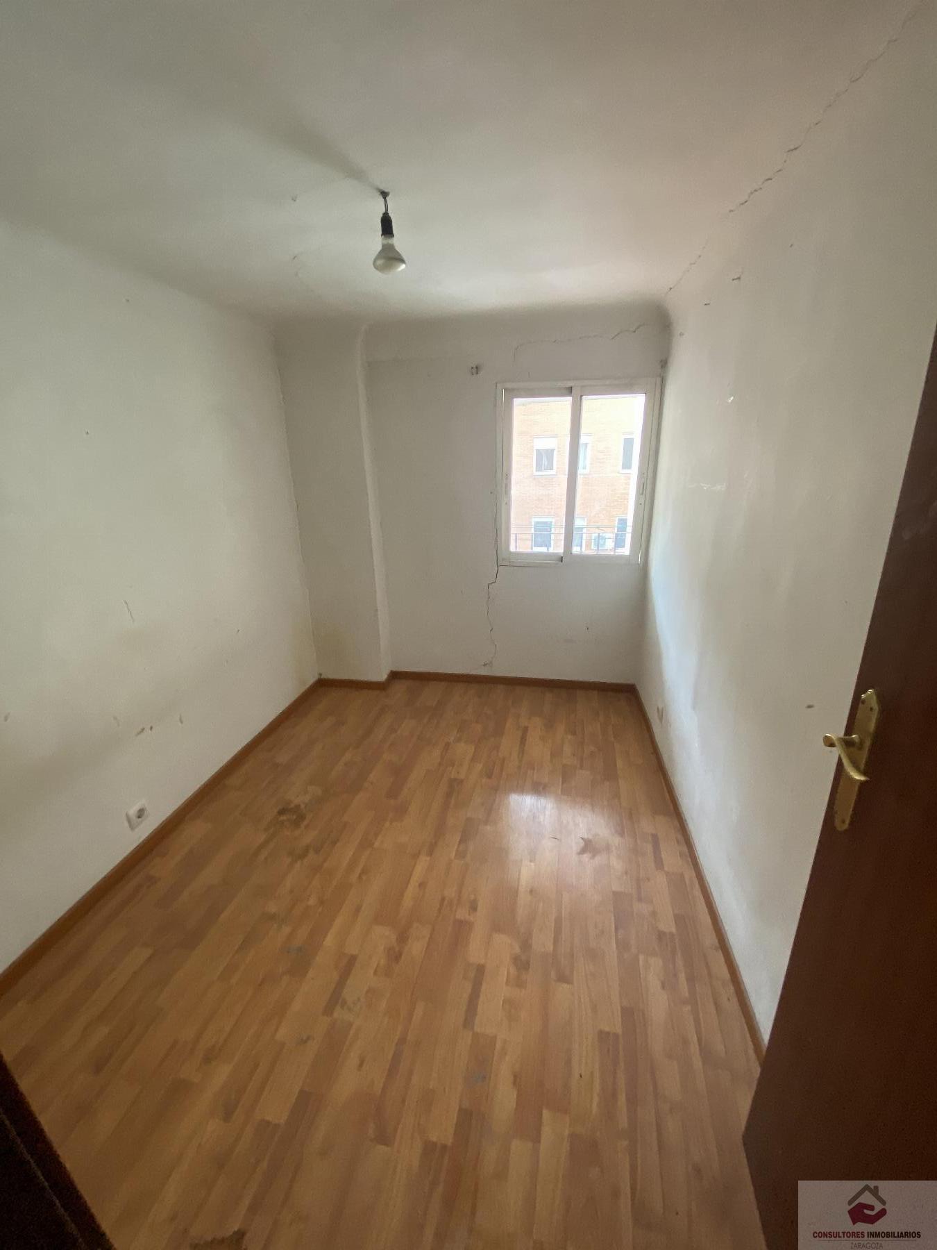For sale of flat in Zaragoza