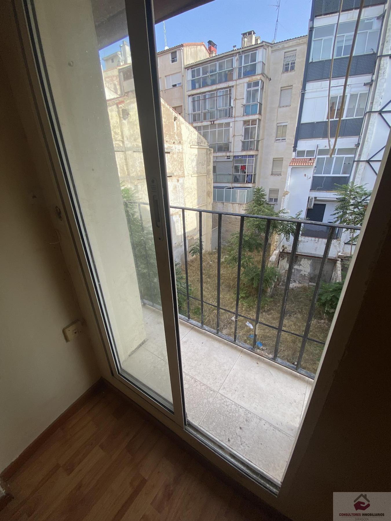 For sale of flat in Zaragoza