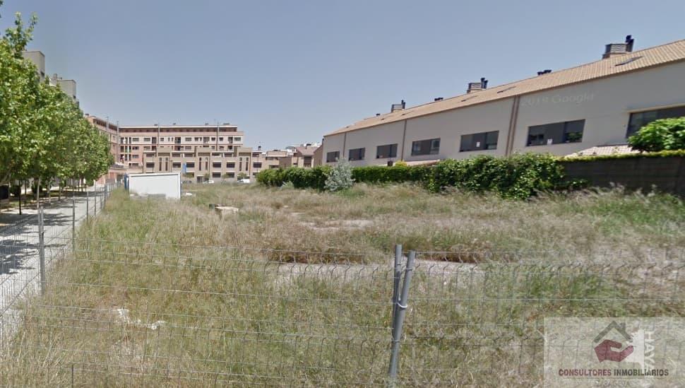 For sale of land in Zaragoza