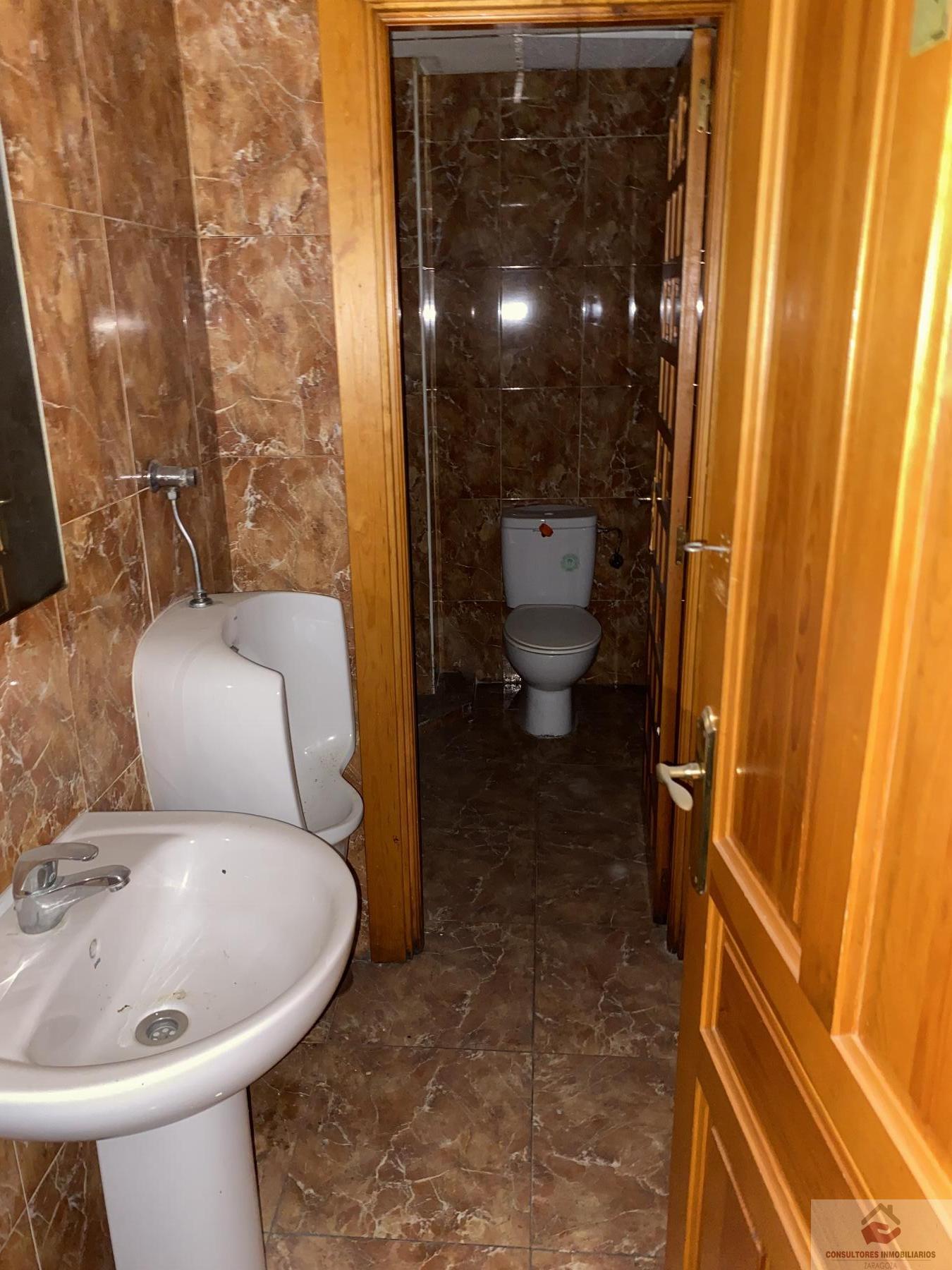 For sale of commercial in Zaragoza