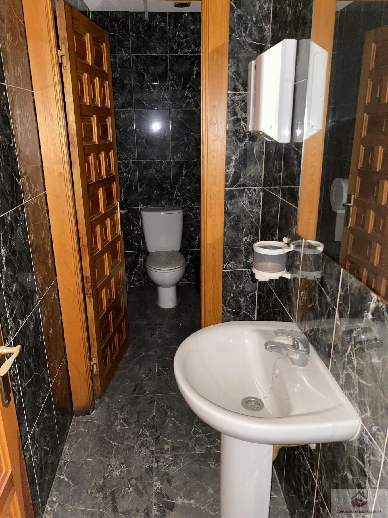 For sale of commercial in Zaragoza