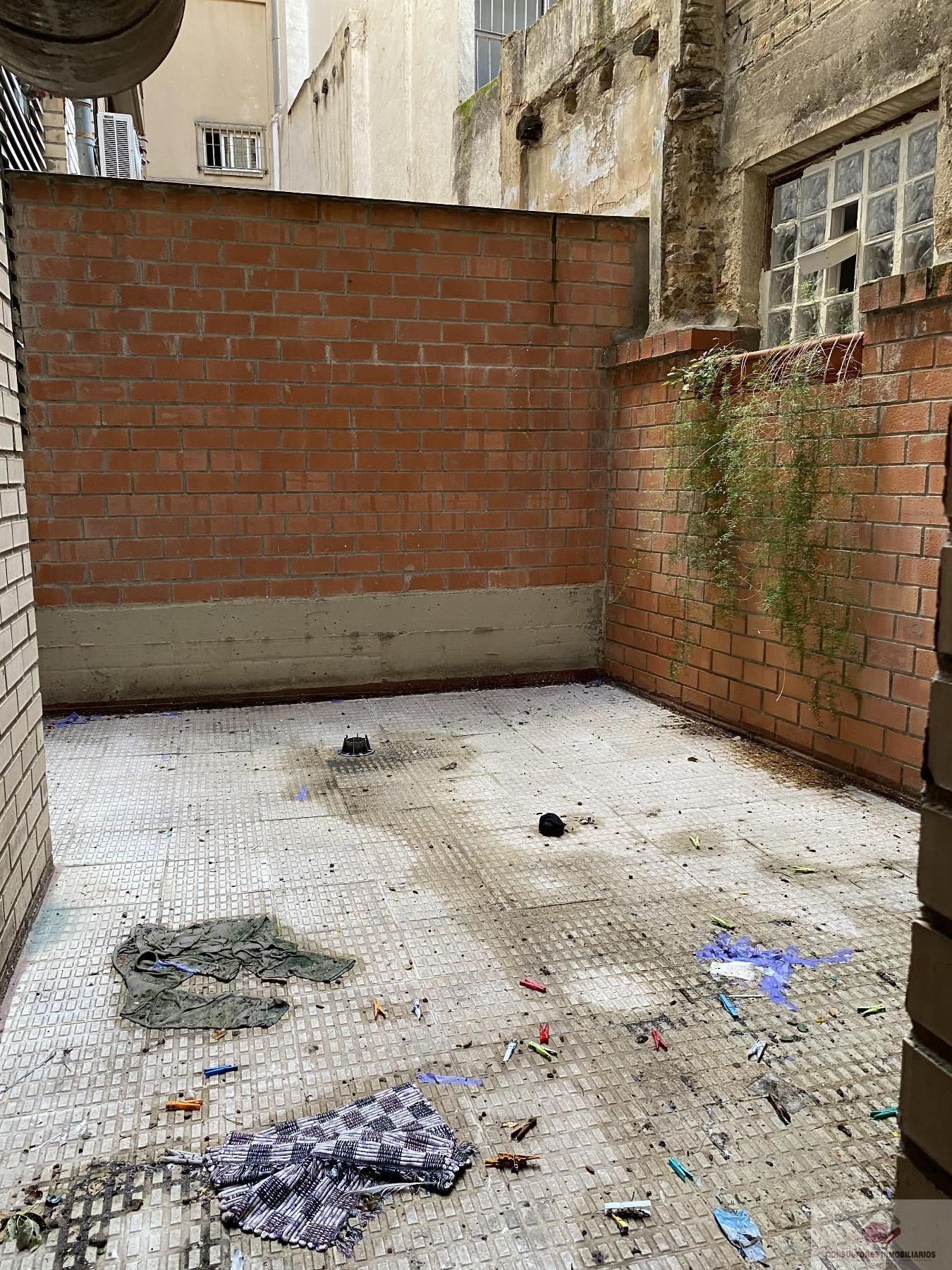For sale of commercial in Zaragoza