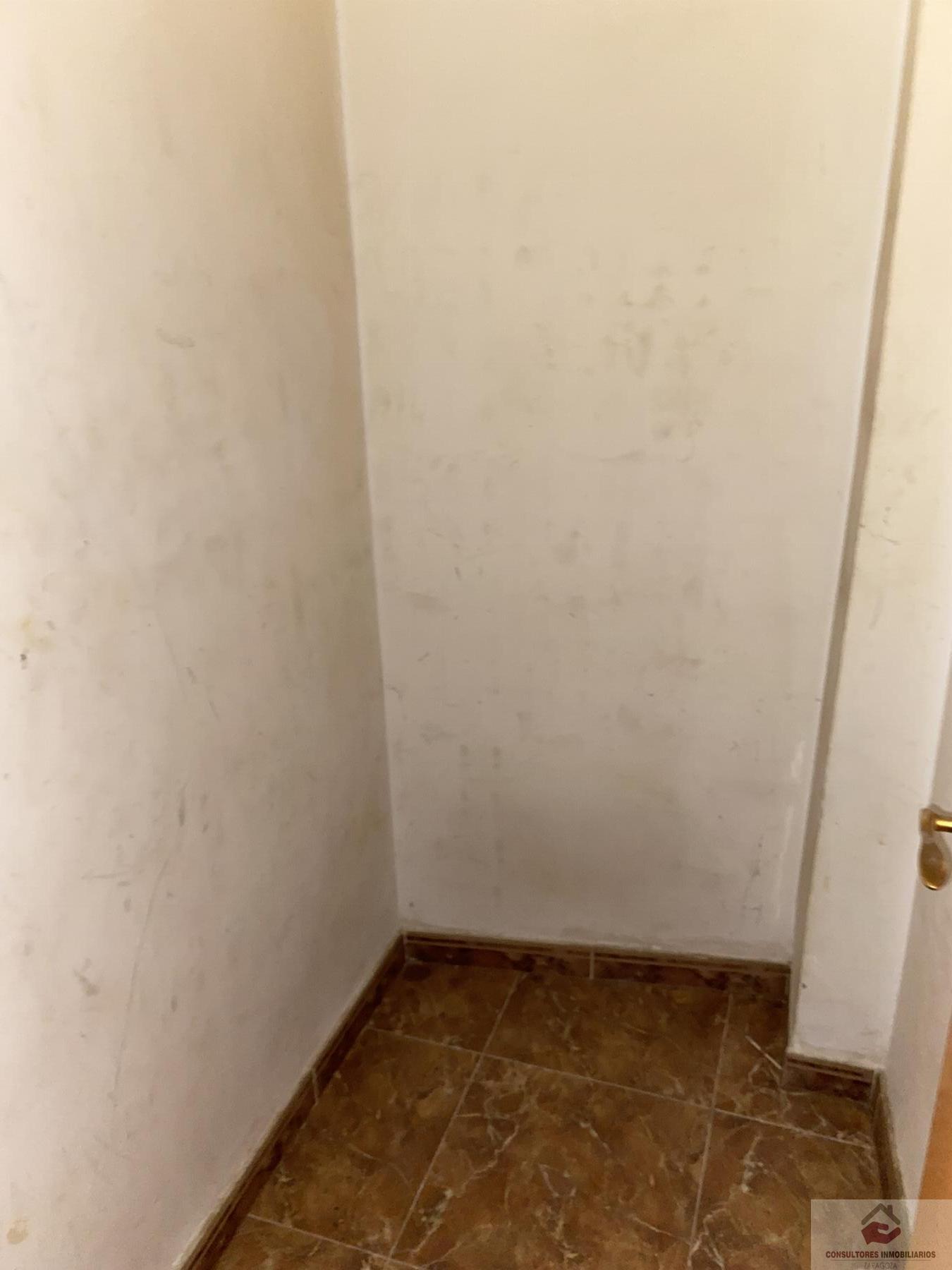 For sale of commercial in Zaragoza