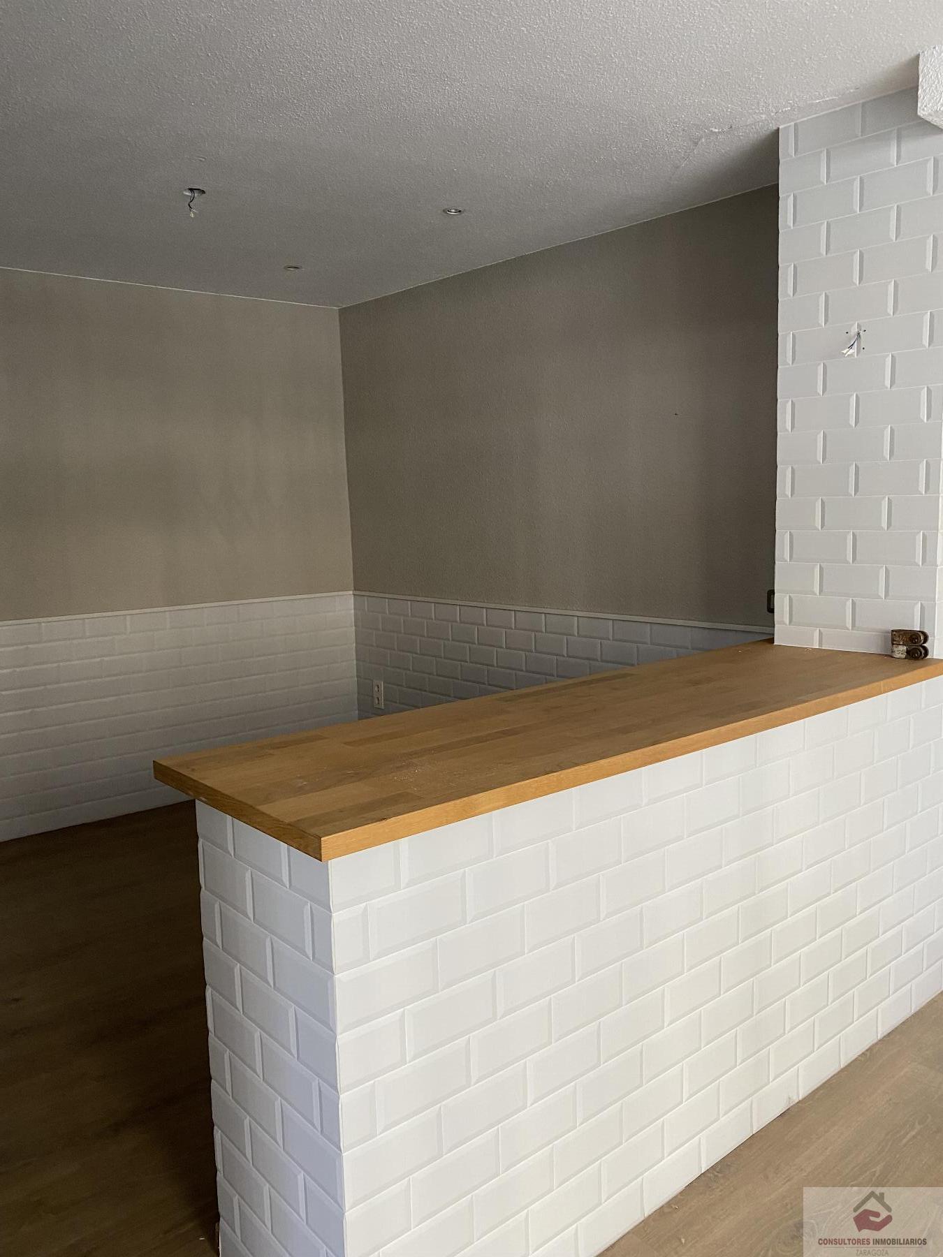 For sale of commercial in Zaragoza